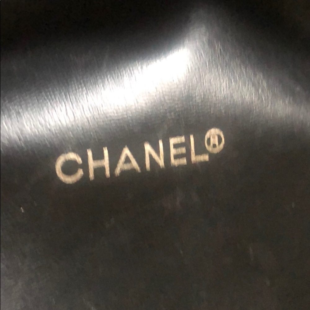 VINTAGE CHANEL BLACK JUMBO QUILTED TOTE - Picture 8 of 8